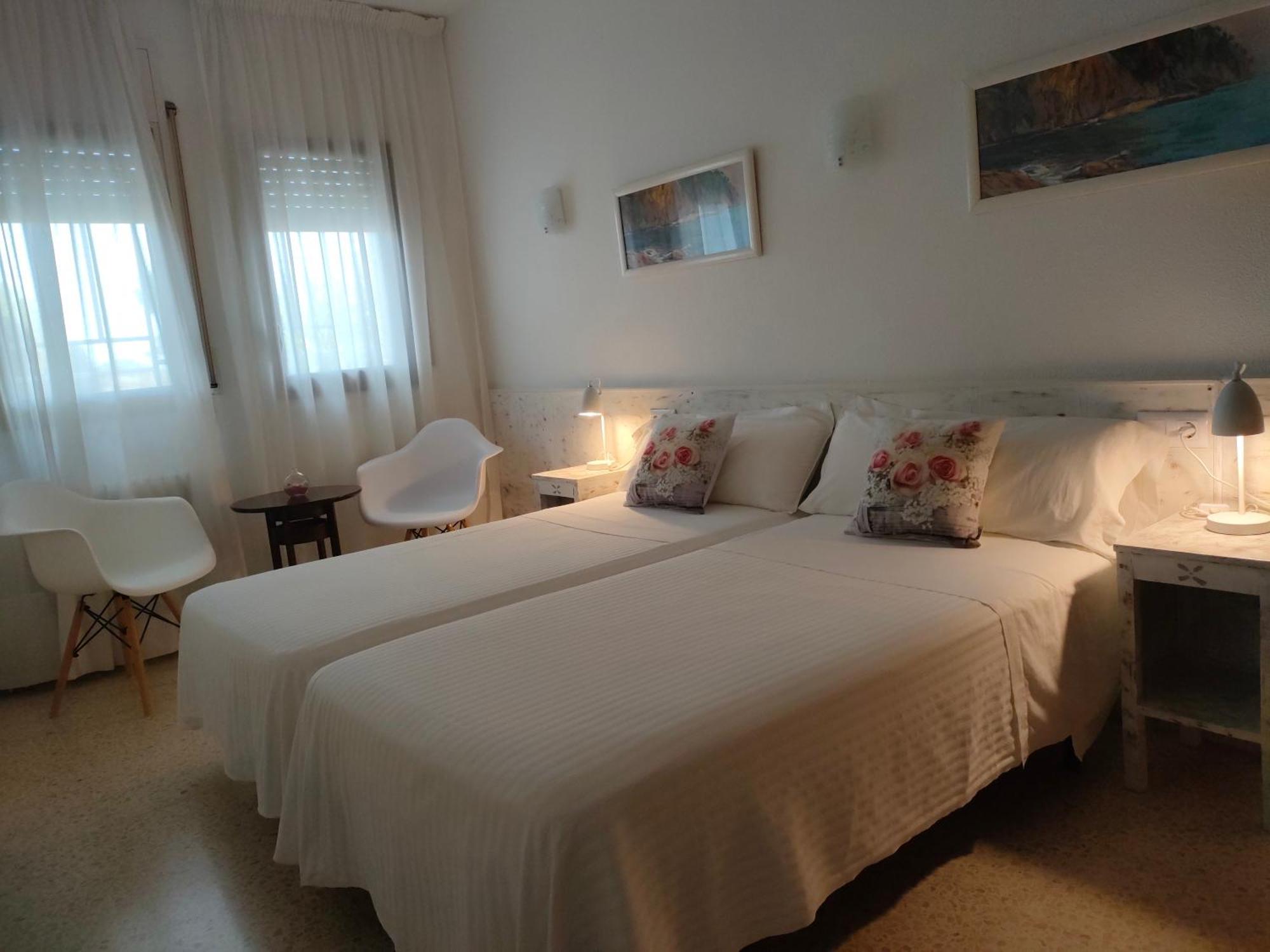 Hostal Los Pinares Lloret de Mar Exterior foto